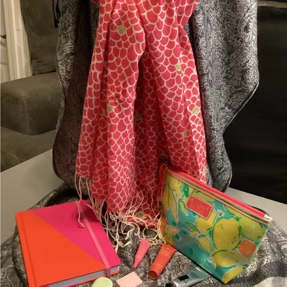 💥Low Start Lily Pulitzer silk & cashmere scarf, cosmetic bag full of goodies